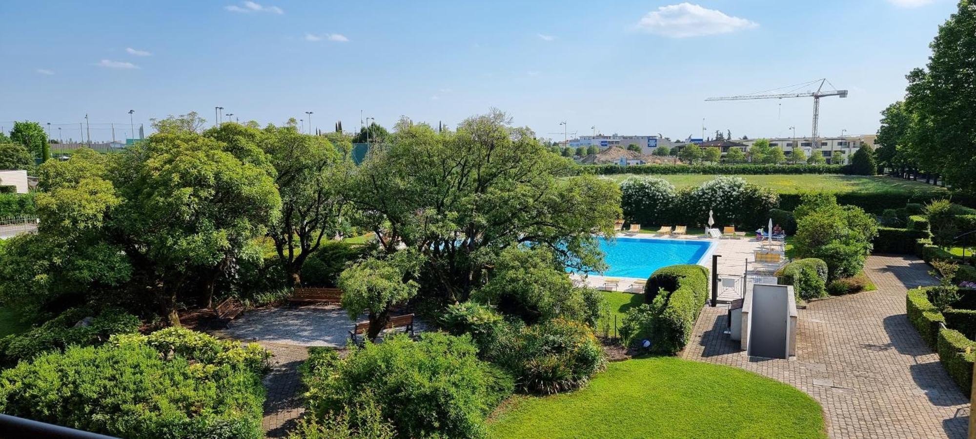Dolce Blu Sirmione Apartment Rivoltella del Garda Ngoại thất bức ảnh