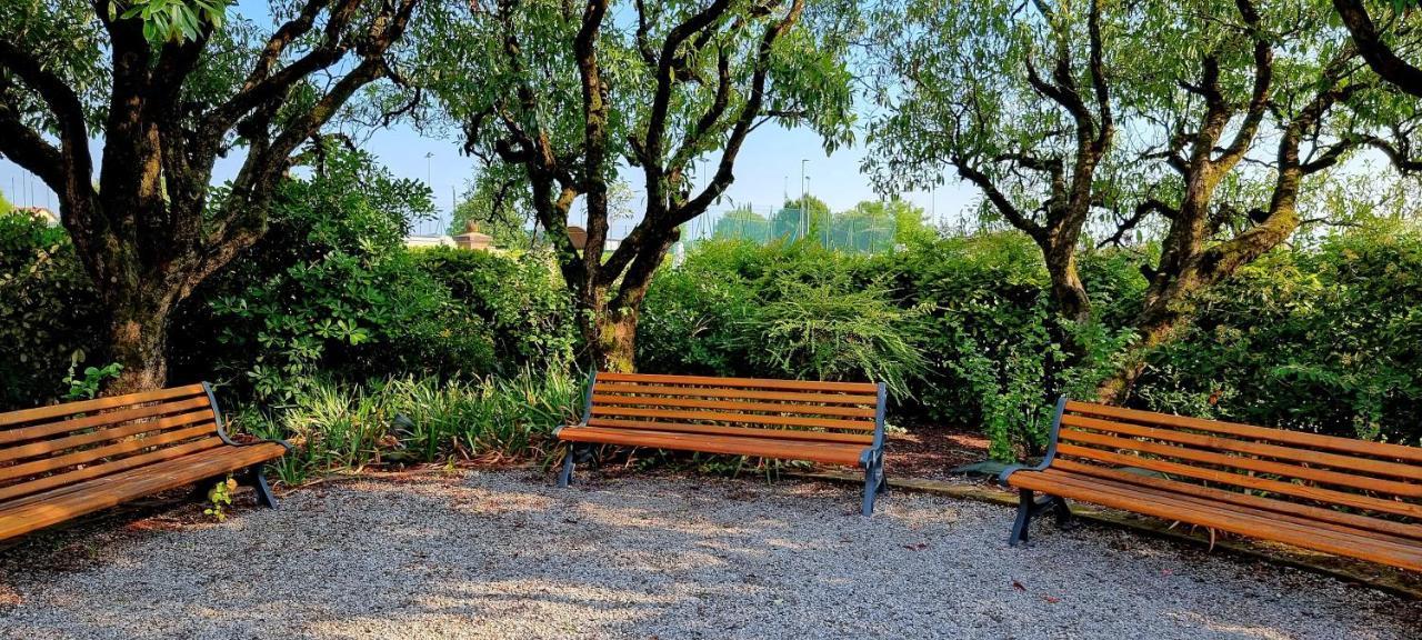 Dolce Blu Sirmione Apartment Rivoltella del Garda Ngoại thất bức ảnh